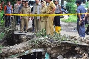 Jalan Amblas yang Memutuskan Jalur Ciwaru-Karangkancana